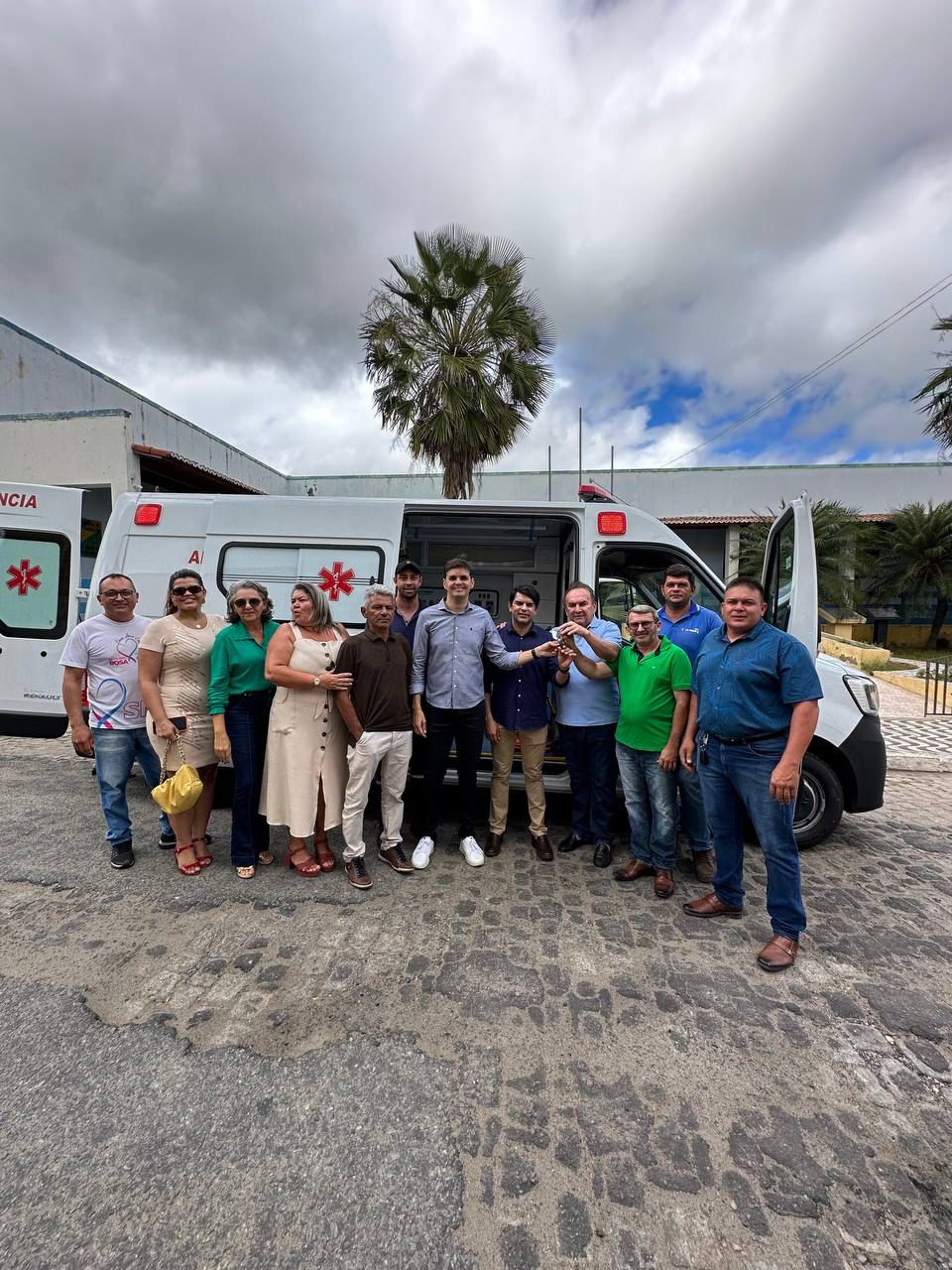 ENTREGA DE AMBULÂNCIA EM CARNAÚBA DOS DANTAS